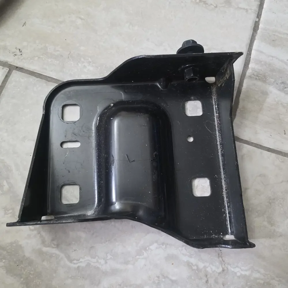 2020-2023 Chevrolet Silverado 2500 3500 Front‎ Left Bumper Bar Bracket